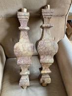 Twee 17e-18e eeuwse houten ballustrade pilasters., Ophalen of Verzenden
