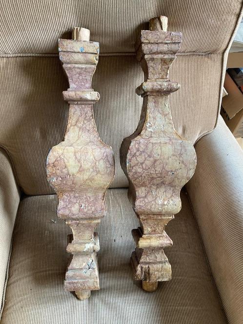 Twee 17e-18e eeuwse houten ballustrade pilasters., Antiek en Kunst, Antiek | Overige Antiek, Ophalen of Verzenden