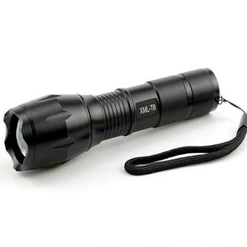 Te koop super felle led cree zaklamp 3800 lumen q250 nieuw   beschikbaar voor biedingen