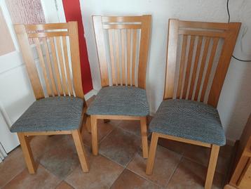 4 blank eiken stoelen  beschikbaar voor biedingen