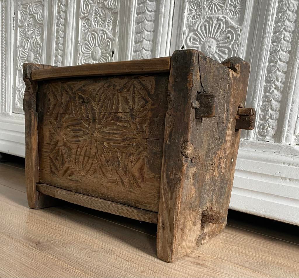 Authentiek Himalaya kistje - houtsnijwerk - sober - kist, Ophalen, Minder dan 50 cm, Minder dan 50 cm, Zo goed als nieuw