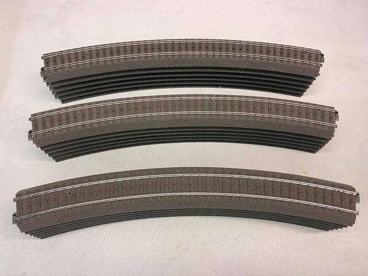 ** NIEUWSTAAT * 18x C-RAIL * Märklin 24430 * RADIUS 4 **, Hobby en Vrije tijd, Modeltreinen | H0, Zo goed als nieuw, Rails, Wisselstroom