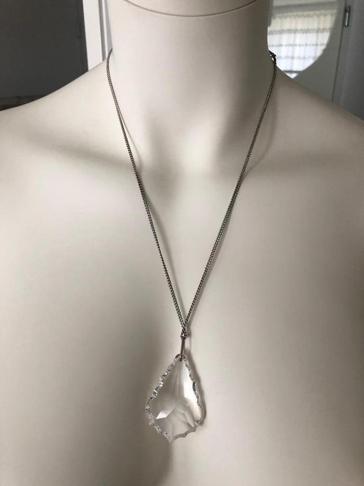 Vintage zilverkleur ketting met doorzichtige hanger, Sieraden, Tassen en Uiterlijk, Kettingen, Zo goed als nieuw, Overige materialen