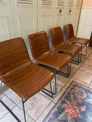 4 eetkamerstoelen beschikbaar voor biedingen