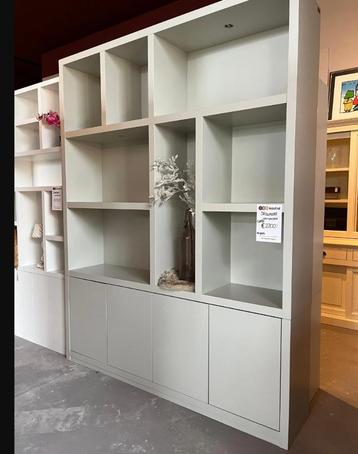 vakkenkast showmodel 200x40x256H -RAL 9002 Prachtige prijs beschikbaar voor biedingen