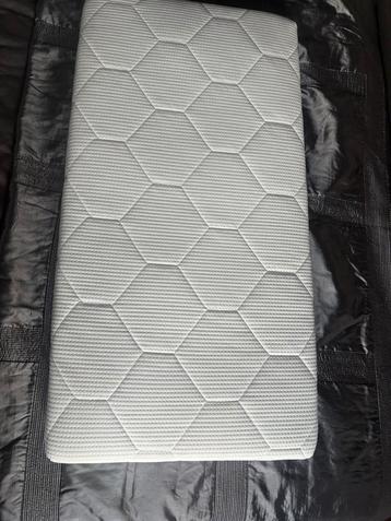 Baby matras voor ledikant beschikbaar voor biedingen