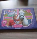 Amika, Wie Wat Waar Weetjesboek - Studio 100, Studio 100, Non-fictie, Ophalen of Verzenden, Zo goed als nieuw