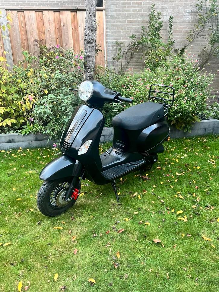 DJJD Cashmere 50cc injectie, Fietsen en Brommers, Snorfietsen en Snorscooters, Zo goed als nieuw, Overige merken, Benzine, Ophalen