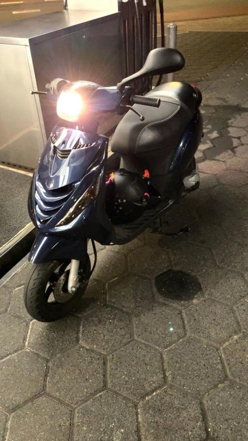 Piaggio zip 2 takt, Fietsen en Brommers, Scooters | Piaggio, Gebruikt, Zip, Maximaal 45 km/u, Tweetakt, Ophalen