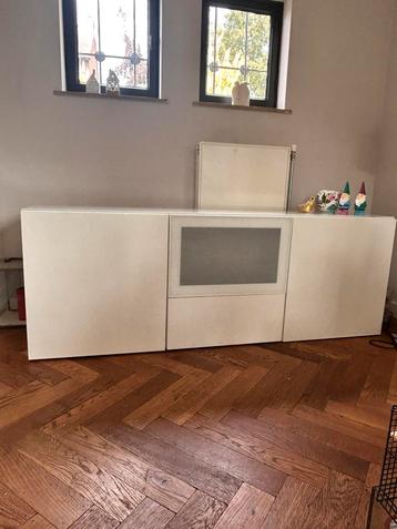 Witte TV kast beschikbaar voor biedingen