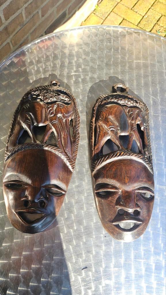 HANDGESNEDEDEN HOUTEN WANDMASKER MET OLIFANTENMOTIEF, Antiek en Kunst, Kunst | Niet-Westerse kunst, Ophalen of Verzenden
