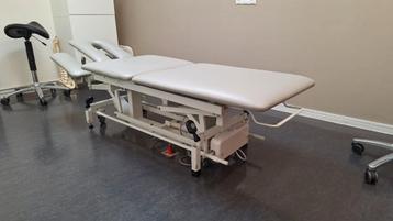 Massagetafel massagebank behandeltafel behandelbank fysiot beschikbaar voor biedingen