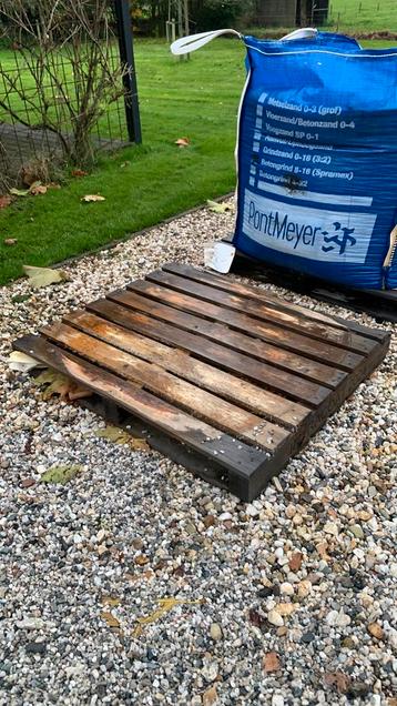Pallet 100 x 120 cm beschikbaar voor biedingen