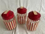 Drie glazen vintage retro potten jaren 70 rood creme, Huis en Inrichting, Keuken | Servies, Glas of Glazen, Gebruikt, Ophalen of Verzenden