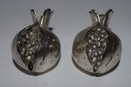 2 metalen granaat appeltjes, Ophalen, IJzer