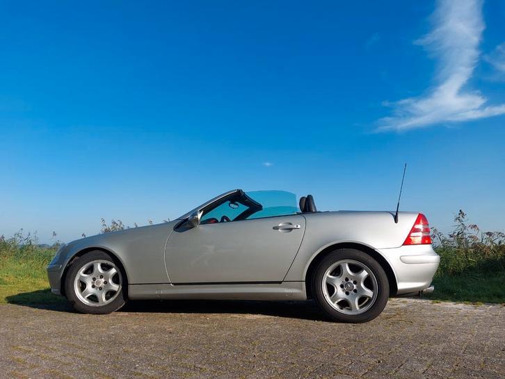 Mercedes-Benz SLK 2.0 Slk200 Kompr Roadster 2001 Grijs, Auto's, Mercedes-Benz, Particulier, SLK, Benzine, G, Cabriolet, Handgeschakeld