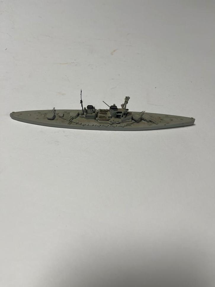 Hindenburg Slagschip Model - Draaibare Geschutskoepels, Hobby en Vrije tijd, Modelbouw | Boten en Schepen, Gebruikt, 1:200 of kleiner