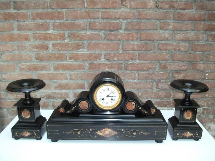 Een zwart marmer schoorsteen pendule, Antiek en Kunst, Antiek | Klokken, Ophalen