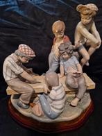 NAO LLADRO boys playing cards 78, Verzamelen, Beelden en Beeldjes, Ophalen of Verzenden, Zo goed als nieuw, Mens