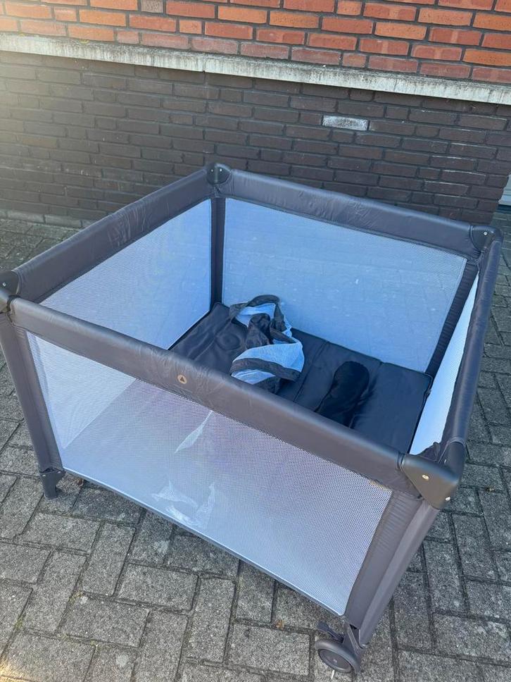 Inklapbare Reisbed/Box - Zo goed als nieuw!, Kinderen en Baby's, Boxen, Zo goed als nieuw, Vierkant, Wieltjes, Ophalen