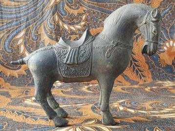 Mooi zwaar antiek Chinees brons beeldje van een paard 19 cm. beschikbaar voor biedingen