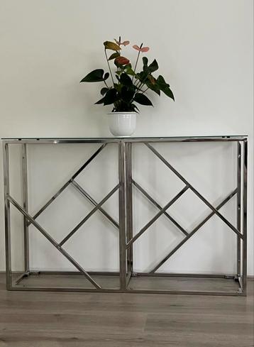 Zilverkleurige glazen wandtafel/dressoir beschikbaar voor biedingen