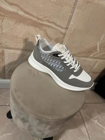 Dior b25 grijs  beschikbaar voor biedingen