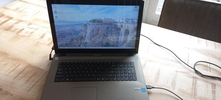 te koop 17 inch laptop Medion akoya E7225T, Computers en Software, Windows Laptops, Gebruikt, 17 inch of meer, HDD, Minder dan 2 Ghz