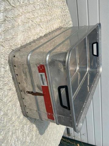 Aluminium transport box beschikbaar voor biedingen