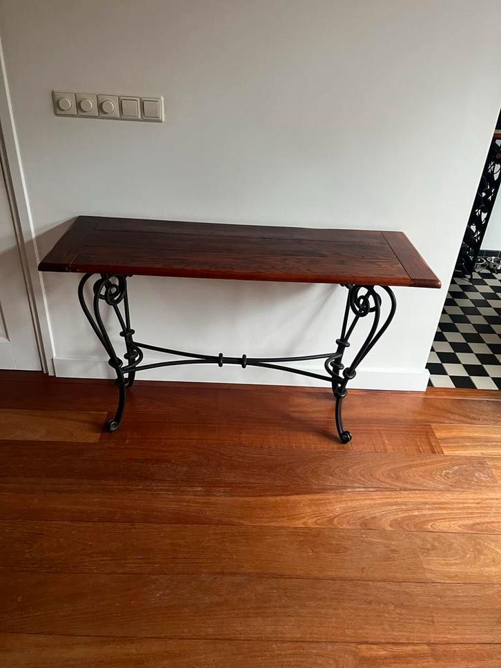 Houten sidetable met ijzeren onderstel, Antiek en Kunst, Antiek | Meubels | Tafels, Ophalen of Verzenden
