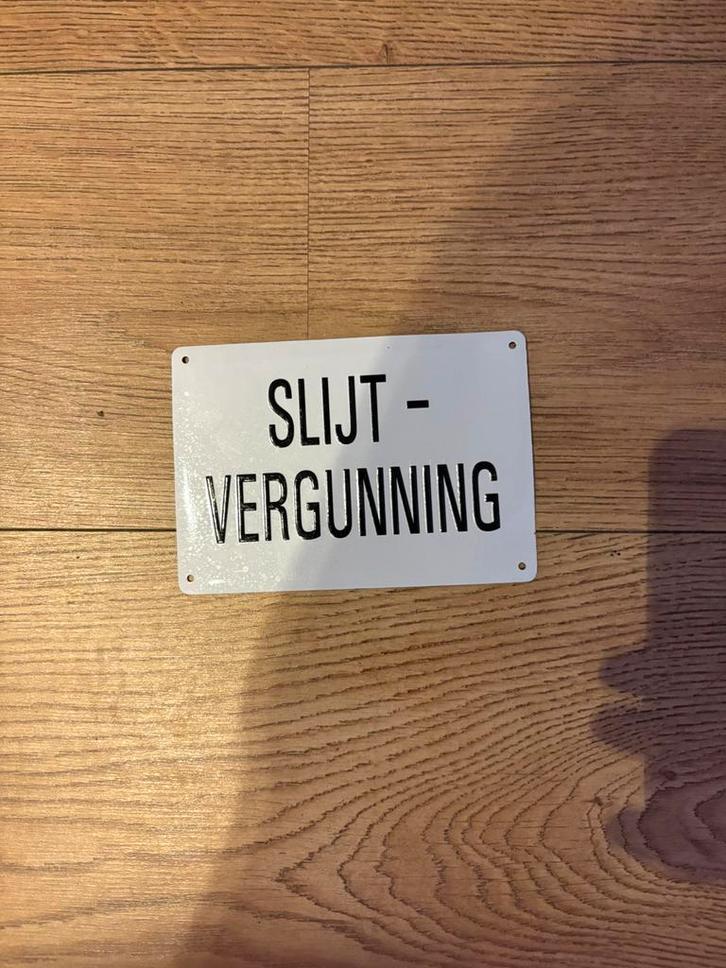 Vintage “Slijt-vergunning” Bordje! Café of verzamelobject, Huis en Inrichting, Woonaccessoires | Tekstborden en Spreuken, Zo goed als nieuw