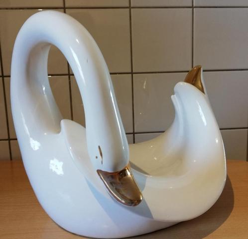 Zwaan. Porselein. Vintage. 26/30 cm., Verzamelen, Beelden en Beeldjes, Zo goed als nieuw, Dier, Ophalen
