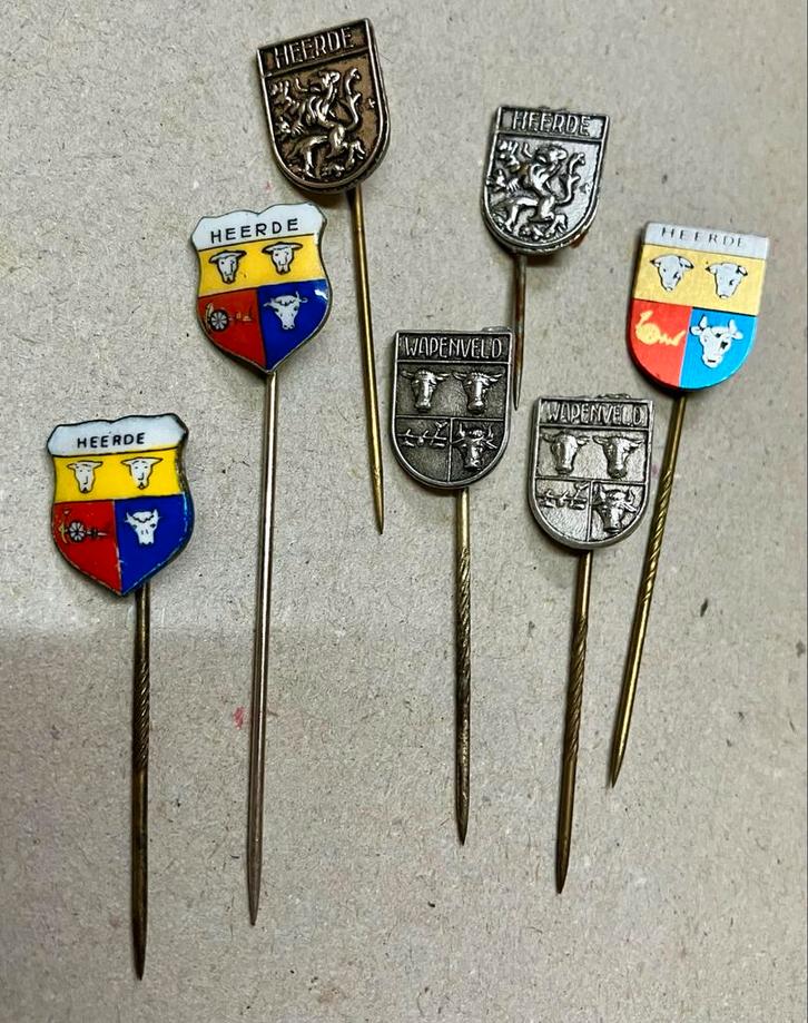 7 Antieke Speldjes Heerde & Wapenveld Gemeentewapen, Verzamelen, Speldjes, Pins en Buttons, Speldje of Pin, Overige onderwerpen