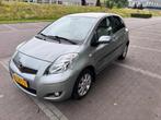 Toyota Yaris 1.3 16V Vvt-i 5DR MMT 2009 Grijs, Auto's, 750 kg, 4 cilinders, 100 pk, Bluetooth