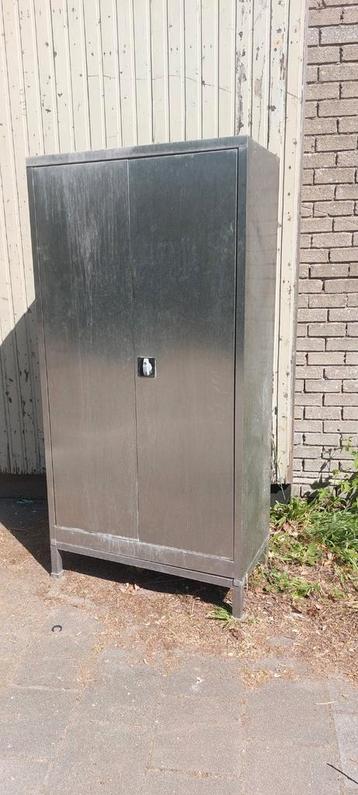 Lockerkast  geheel  RVS  met bok beschikbaar voor biedingen