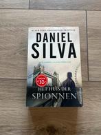 Het Huis der Spionnen - Daniel Silva, Ophalen of Verzenden, Nieuw, Nederland