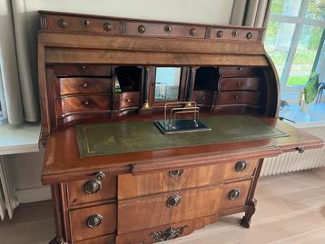 Antiek Bureau ca. 1800 van Gespiegeld Hout beschikbaar voor biedingen