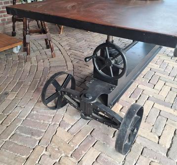 Industriële tafel | Afmeting 90,5 x 210,5 beschikbaar voor biedingen