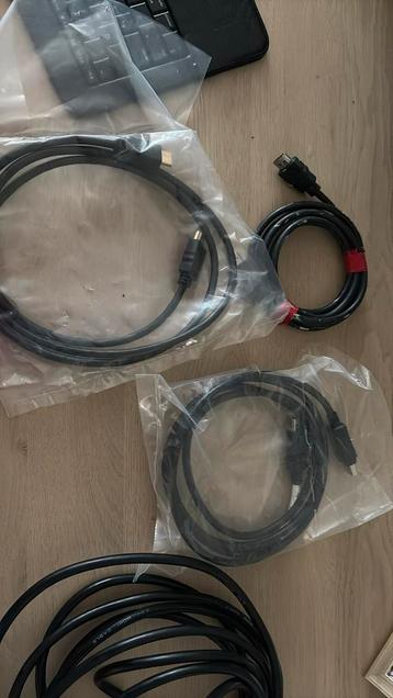 HDMI kabels eentje van 5 mt beschikbaar voor biedingen