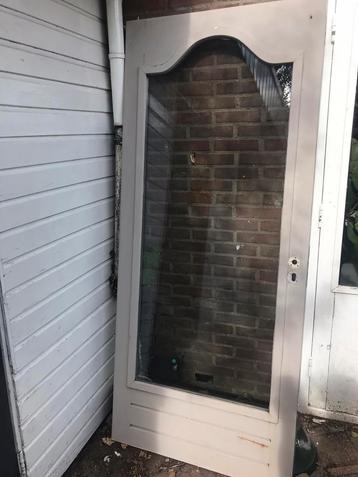 Hardhouten buitendeur(en) beschikbaar voor biedingen