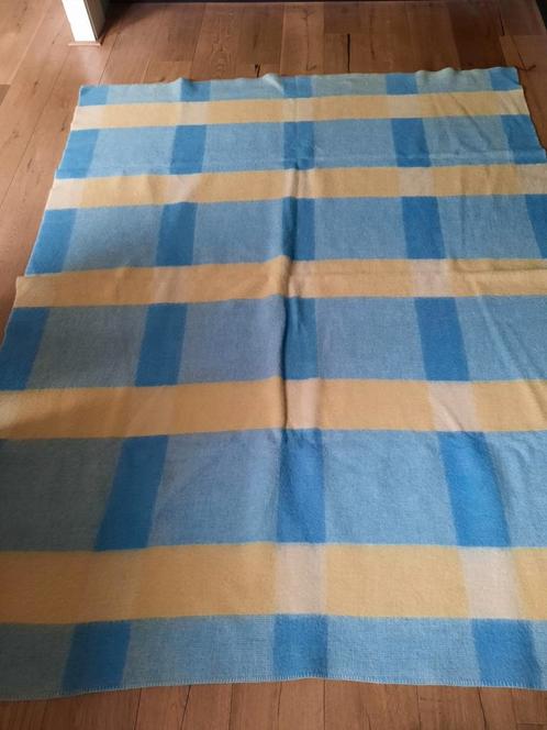 Wollen deken geblokt, Huis en Inrichting, Woonaccessoires | Plaids en Woondekens, Zo goed als nieuw, Ophalen of Verzenden