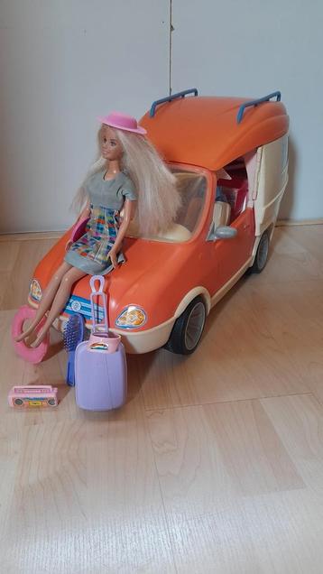 Barbiepop met strandauto. beschikbaar voor biedingen