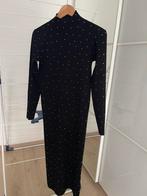Zara lange zwarte rib jurk met studs, Ophalen of Verzenden, Zo goed als nieuw, Zwart, Onder de knie