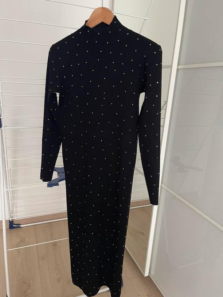 Zara lange zwarte rib jurk met studs, Kleding | Dames, Jurken, Zo goed als nieuw, Zwart, Onder de knie, Ophalen of Verzenden