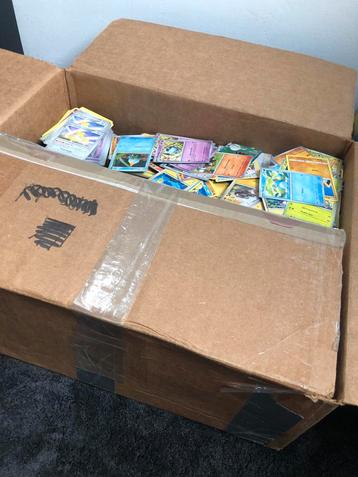 Doos vol met pokemon kaarten beschikbaar voor biedingen