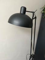 Zwarte staande lamp, Huis en Inrichting, Lampen | Vloerlampen, Ophalen, Zo goed als nieuw, 150 tot 200 cm