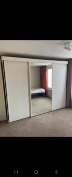 Grote witte kledingkast met glazen deur, Ophalen, 100 tot 150 cm, 200 cm of meer, Zo goed als nieuw