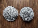 Cheerleader pompoms zwart/wit 2 stuks met ringgreep, Ophalen of Verzenden, Zo goed als nieuw, Overige thema's, Accessoires