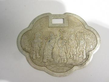 Oude Chinese amulet van oud Chinees zilver beschikbaar voor biedingen