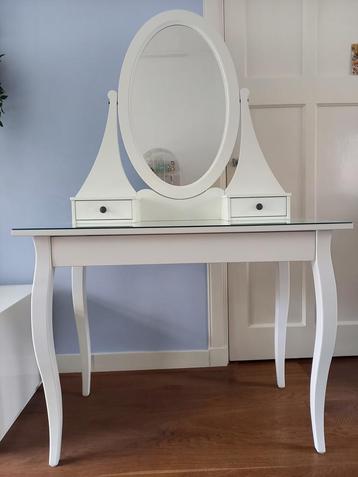 Kaptafel wit van IKEA beschikbaar voor biedingen